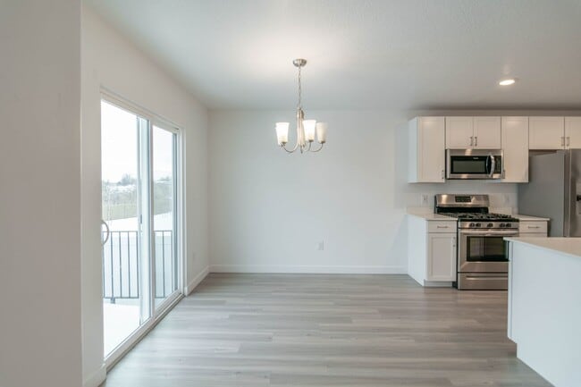 Building Photo - Spacious Smart Townhome in Lehi, Includes ...