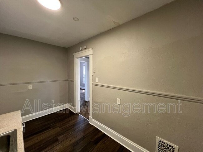 Building Photo - 13815 Idarose Ave