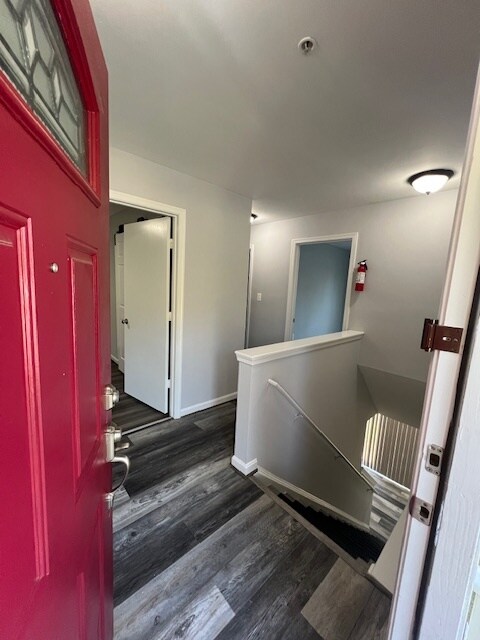 entry - 4801 Waltonshire Cir