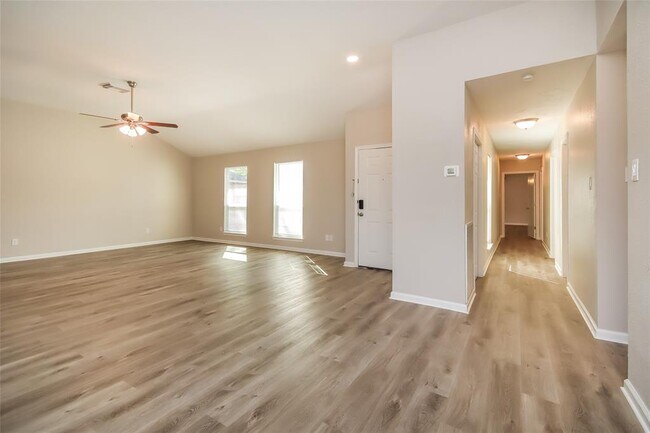 Foto del edificio - 1414 Twining Oaks Ln
