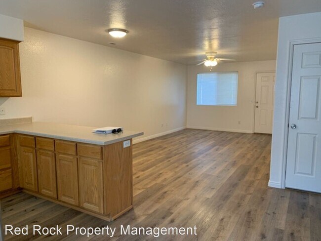 Building Photo - 3 br, 2.5 bath House - 790 N 2720 E Street #6