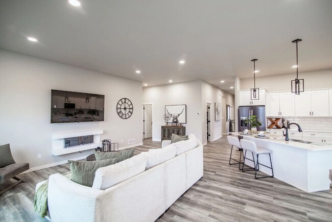 Building Photo - Legacy Homes at Coulee Ridge