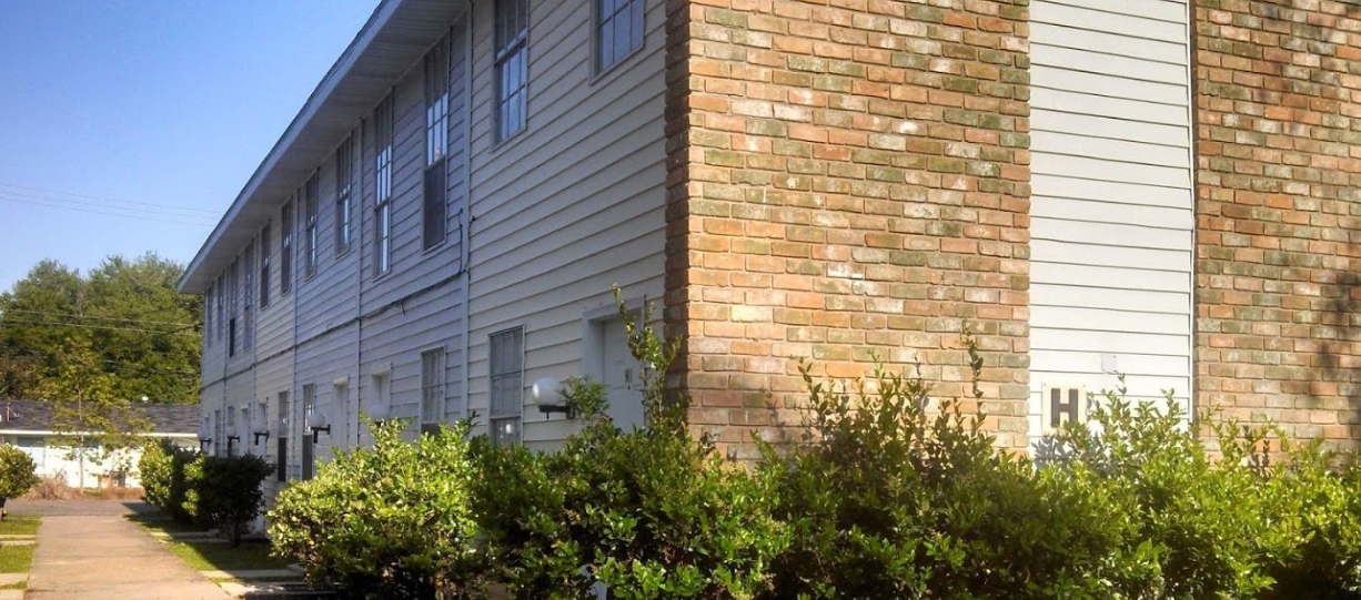 Primary Photo - River Oaks Apartments