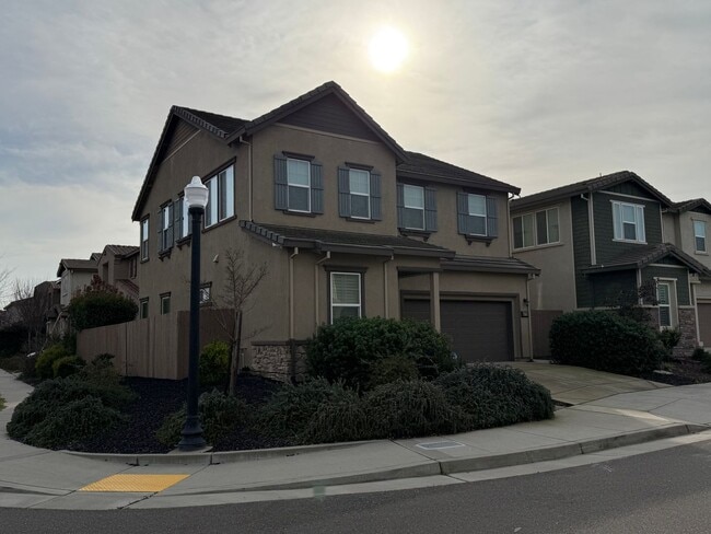 Building Photo - 4 Bed 3 Bath $75k in Upgrades!!!!