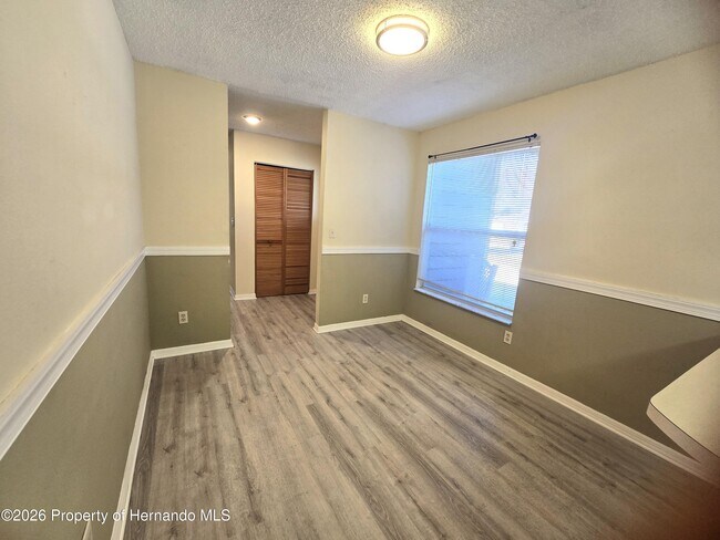 Foto del edificio - 13436 White Plains St