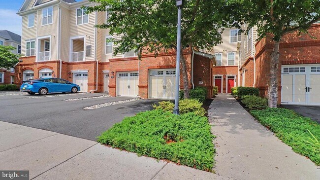 Building Photo - 43031 Foxtrail Woods Terrace