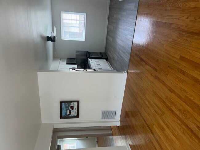 Building Photo - 517 Prairie Ave
