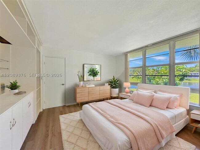 Foto del edificio - 3641 Oaks Clubhouse Dr