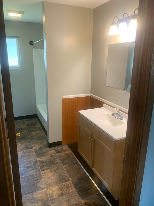 Building Photo - 610 Villard St