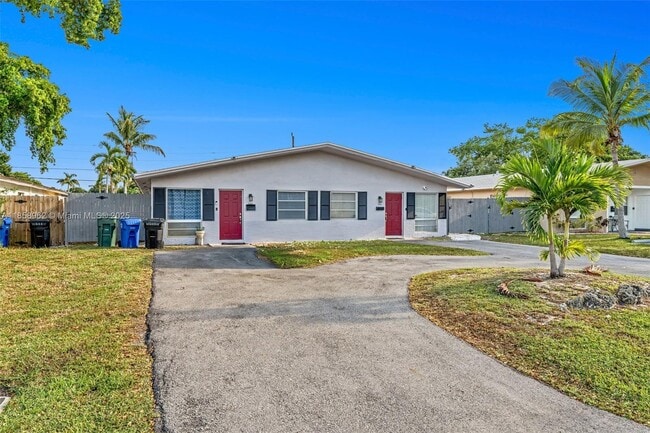 Building Photo - 820 SW 12th Ct