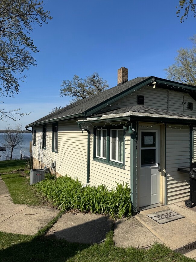 Building Photo - 4302 S Jordan Dr