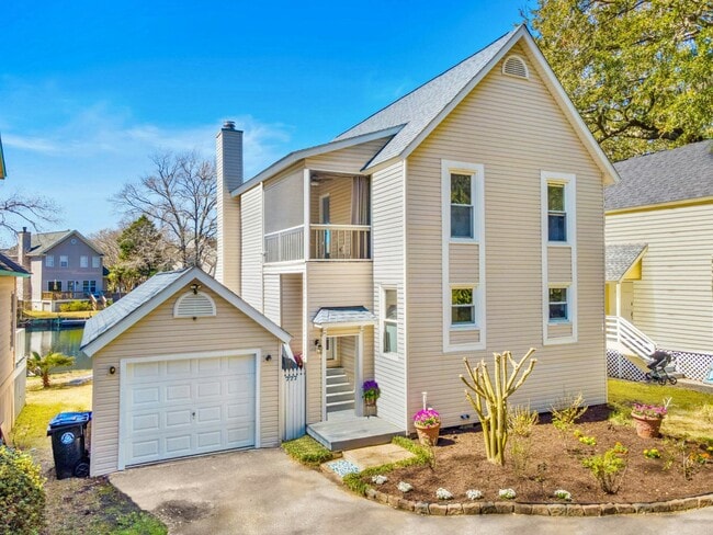 Photo - 777 Lake Frances Dr House