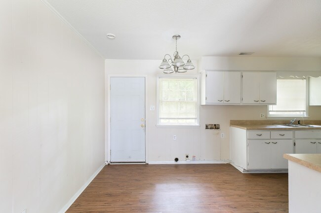 Building Photo - 4203 S Dowfield Dr