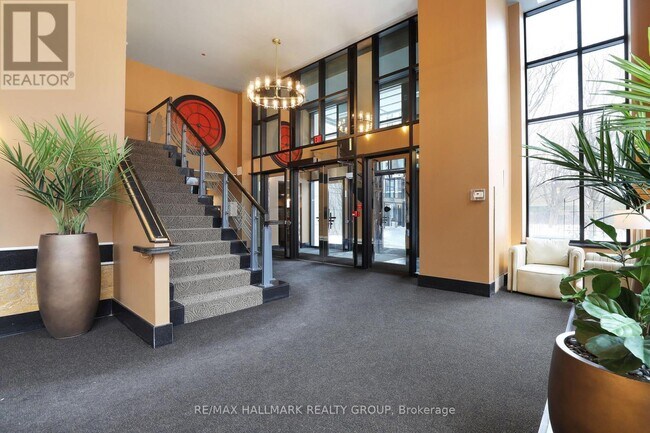 Building Photo - 235 Kent St