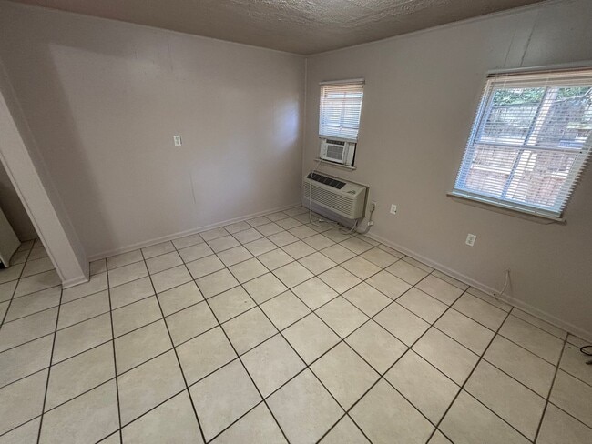 Building Photo - Cozy 1-Bedroom Home in Convenient Tallahassee Location