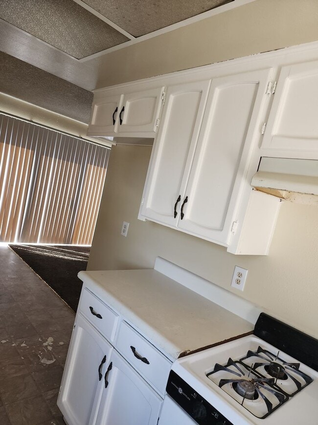 Building Photo - 3 Bedroom 2 Bathroom home near Rumble Rd/C...