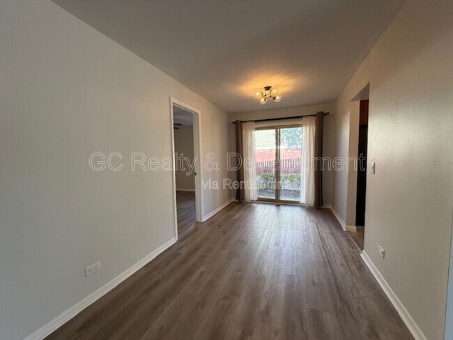 Foto del edificio - 1348 McDowell Rd