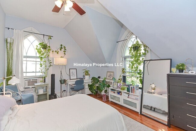 Building Photo - 137 Hillside St