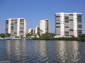 Building Photo - 430 Cove Tower Dr