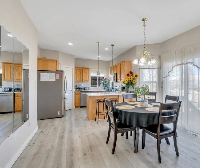 Building Photo - 2818 Silver Fox Ln