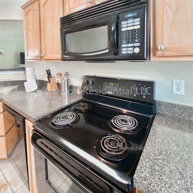 Foto del edificio - Fantastic 4 Bedroom 2/5 Bath in a great area!