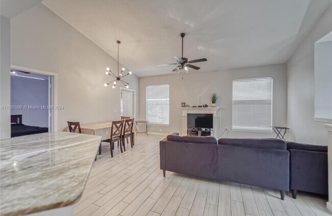 Building Photo - 17912 Villa Creek Dr