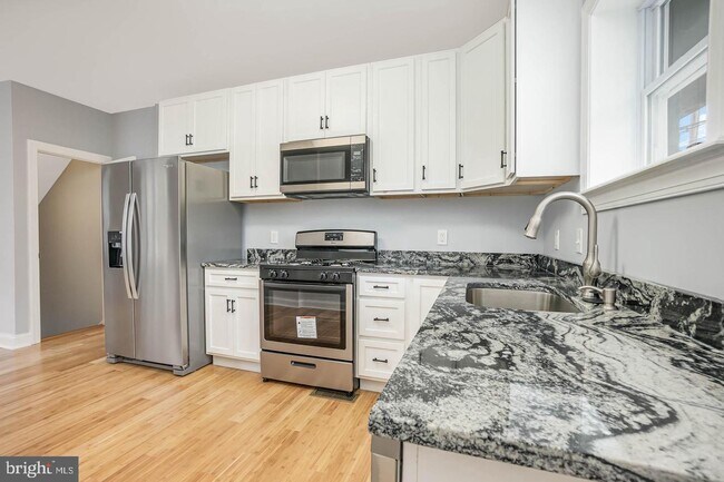 Building Photo - 2728 E Monument St