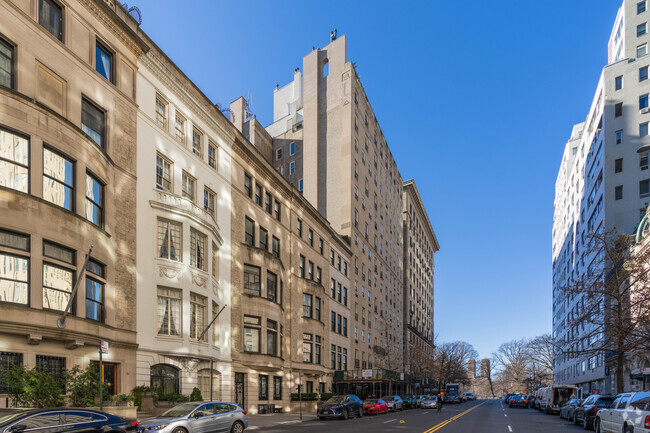 Foto del edificio - 4 E 72nd St