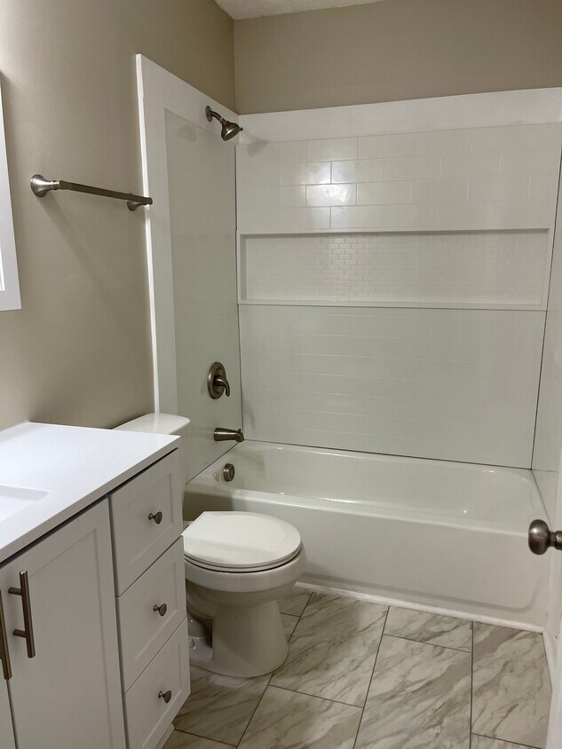 Foto del edificio - 713 Dover Ln