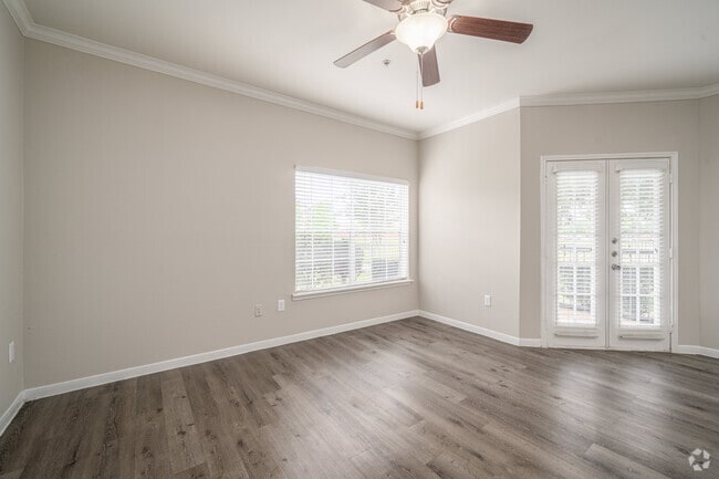 1BR, 1BA - 733SF - Living Room - Plaza at San Jacinto