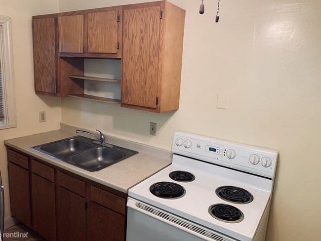 Foto del edificio - 2432 Lynnbrook Ave