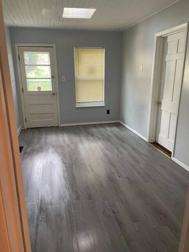 Foto del edificio - "Charming 2-Bedroom Home in Flordell Hills – Cozy Living with 996 Sq Ft of Comfort!"