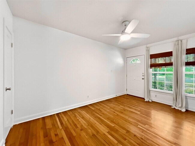 Foto del edificio - 1407 Drake Ave