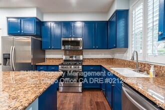Building Photo - 1658 El Raval Wy