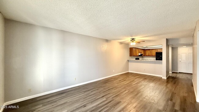 Building Photo - 2121 W Union Hills Dr
