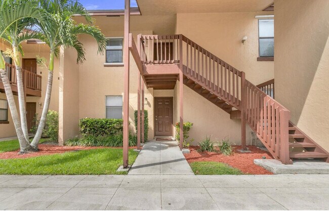 Building Photo - 1105 Lakeview Dr E