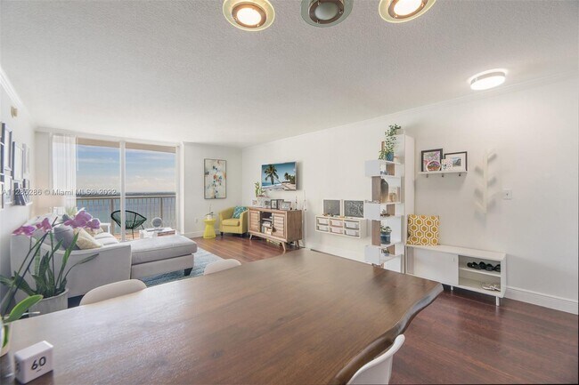 Foto del edificio - 1200 Brickell Bay Dr