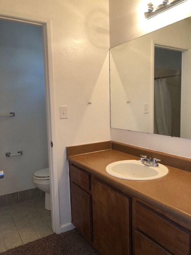 Foto del edificio - 2 bedroom 2 bath duplex