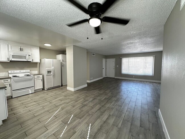 Foto del edificio - Cute 3-Bedroom Home with Move-in Special of $1775 off yout third month rent.