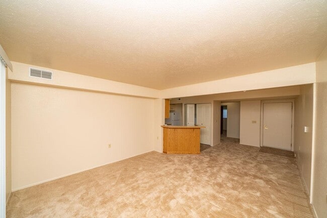 Building Photo - Windmill Lakes Apartments