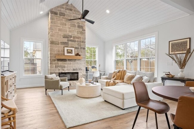 Foto del edificio - 22 Creekside Dr