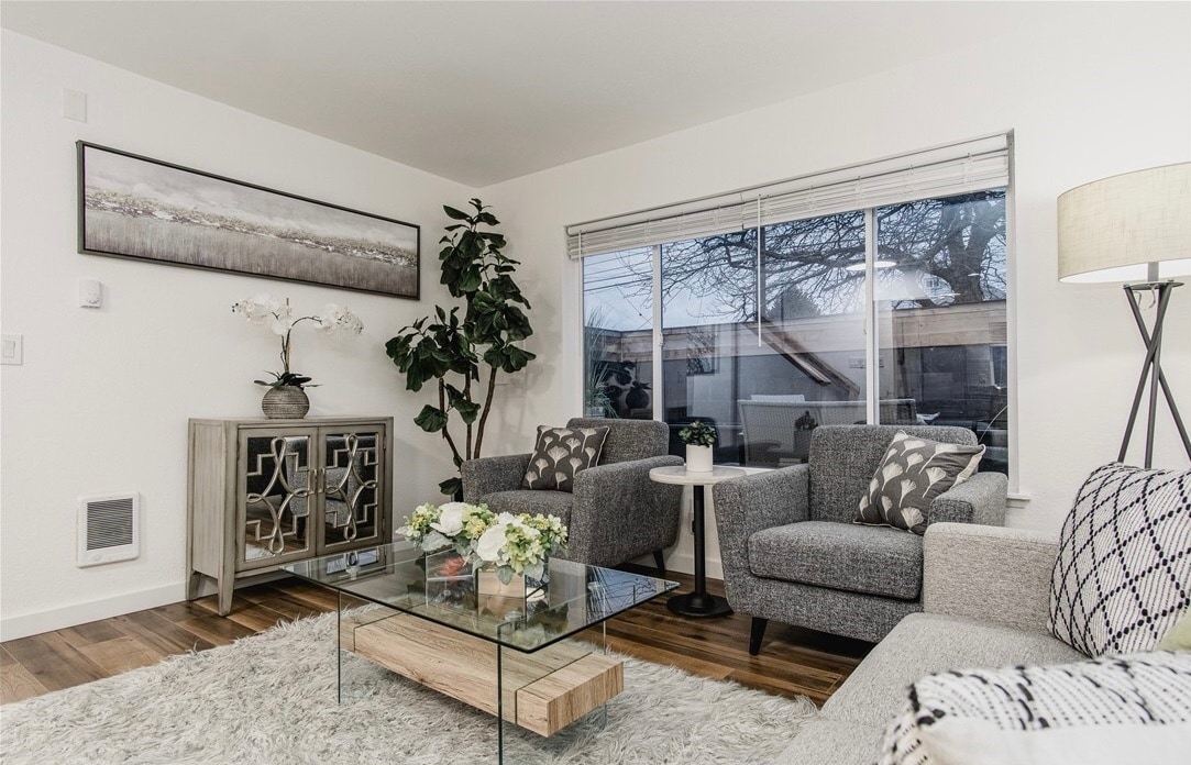 Foto principal - 9250 15th Ave SW