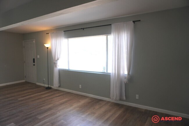 Foto del edificio - Newly Remodeled in Oildale Area