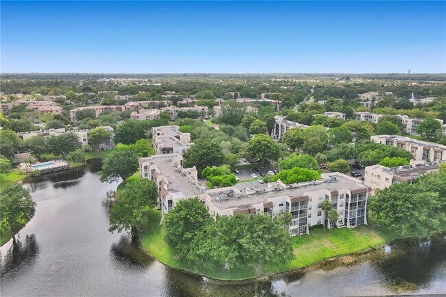 Foto del edificio - 9230 Lagoon Pl