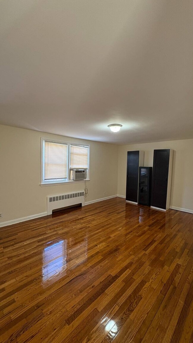 Building Photo - 57 Carnation Ave