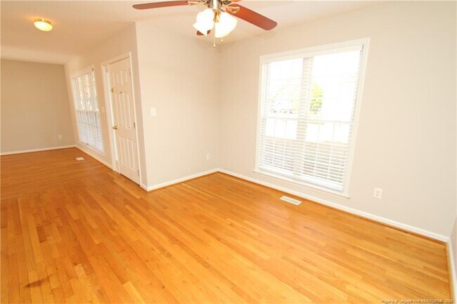 Building Photo - 101 Lake Meadow Dr