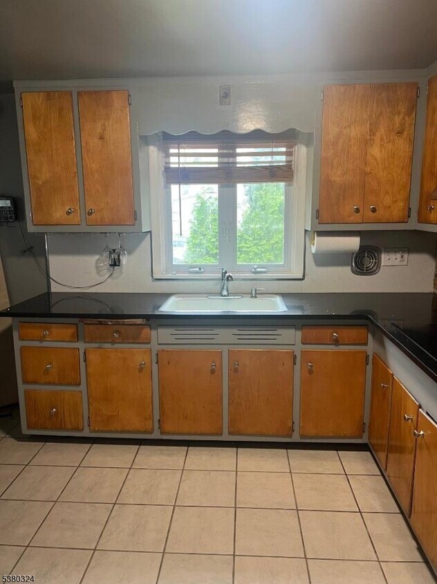 Primary Photo - 85 Palm St