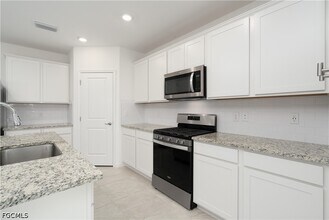 Building Photo - 42380 Cascade Dr