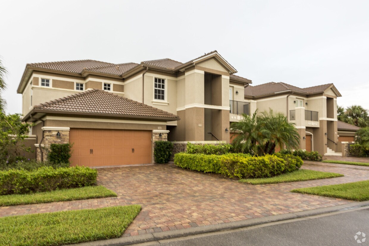 Players Cove Apartments in Naples, FL