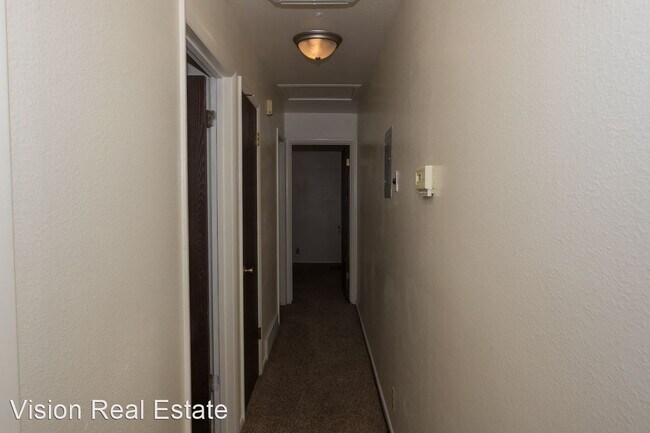 Building Photo - 752 850 W